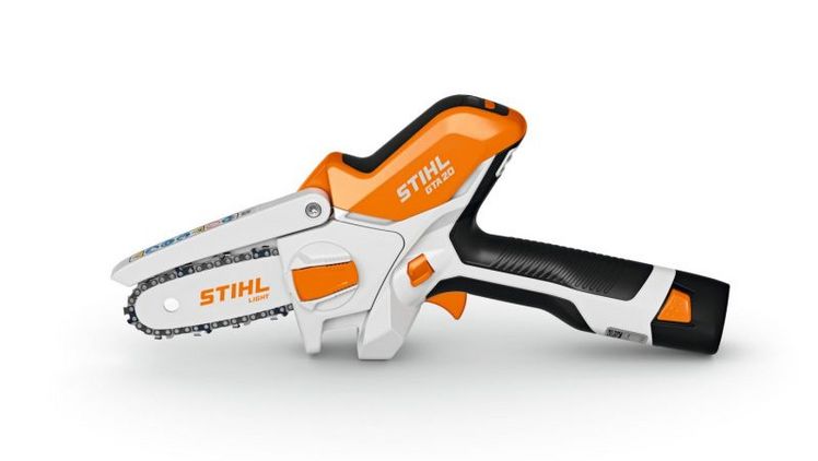 Kompakt, leicht und kraftvoll - der Akku-Gehölzschneider STIHL GTA 20 überzeugt sowohl durch Leistung als auch durch Ergonomie. Ein Komfortplus: Er verfügt über das RightTight-Schnellspannsystem, das mit seinem Federmechanismus immer die optimale Spannung der Kette gewährleistet – ganz ohne Werkzeug. Bild: STIHL.