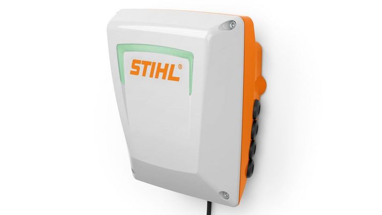 Steuerungszentrale: Der outdoortaugliche STIHL GCI 100 wird an der Außenwand befestigt. Bild: STIHL. Steuerungszentrale: Der outdoortaugliche STIHL GCI 100 wird an der Außenwand befestigt. Bild: STIHL.