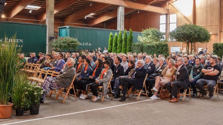 Eröffnung durch Bernhard von Ehren (geschäftsführender Gesellschafter der Baumschule Lorenz von Ehren). Bild: Baumschule Lorenz von Ehren.