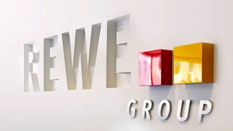 Der REWE Group-Online-Geschäftsbericht 2019 gewinnt den Red Dot Award 2021. Bilde: REWE Group. Der REWE Group-Online-Geschäftsbericht 2019 gewinnt den Red Dot Award 2021. Bilde: REWE Group.