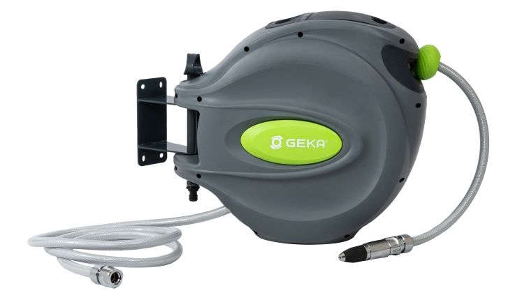 Die GEKA® Wand-Schlauchbox ist mit dem hochwertigen, robusten GEKA® plus Stecksystem aus verchromtem Messing ausgestattet. Bild: GEKA.