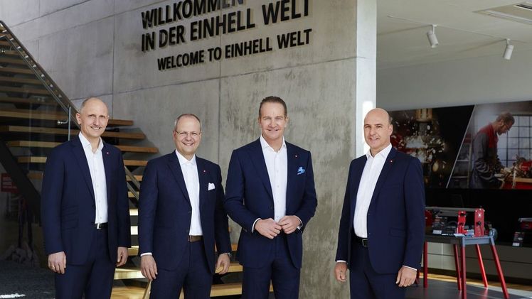 Die Vorstände der Einhell Germany AG: Dr. Christoph Urban (CIO), Dr. Markus Thannhuber (CTO), Andreas Kroiss (CEO) und Jan Teichert (CFO) (v.l.). Bild: Einhell.