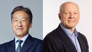 Masayuki Takaya, Geschäftsführer und CEO der Cainz Corporation, und Graham Bell, CEO von B&Q. Bild: EDRA/GHIN.