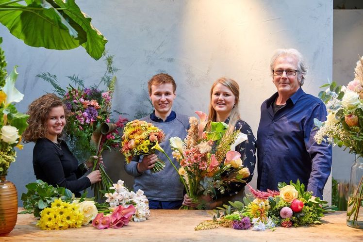 Das 'Lab-Team' entwickelte für die aktuelle Ausgabe von "bouquet tales" wieder viele Sträuße. Bild: FDF.