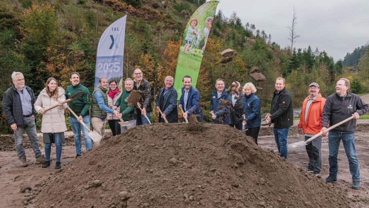 Spatenstich der Schaugärten auf der GS Tal X 2025. Bild: VGL-BW, Max Kühl.