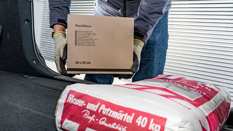 Heimwerker sollten beim Verladen ihrer Materialien die eigene Sicherheit nicht außer Acht lassen. Bild: Dekra