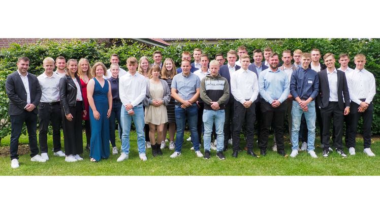 Freisprechungsfeier im Emsland 2024: Die neuen Gärtner, Gärtnerinnen und Floristinnen feiern ihre Abschlüsse. Bild: Johannes Fichtner, J|F photography.