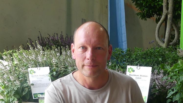 Über eine Große Goldmedaille der DBG freut sich Kräutergärtner Martin Löwer. Bild: © Deutsche Bundesgartenschau-Gesellschaft.