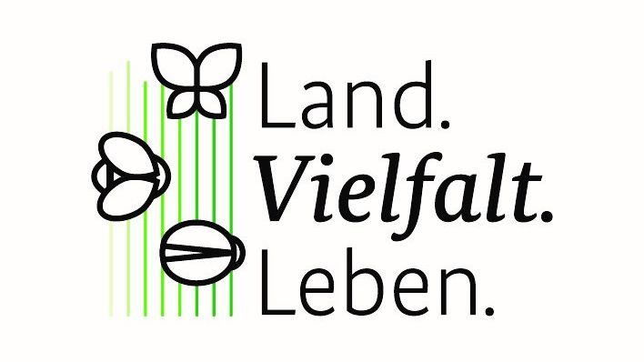 Mit dem Bundeswettbewerb „Land.Vielfalt.Leben.“ werden landwirtschaftliche Betriebe oder Regionen ausgezeichnet,die besonders insektenfreundlich arbeiten. Bild: BLE.