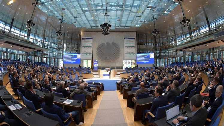 Rund 480 Führungskräfte von Handel, Industrie und Dienstleistern diskutieren aktuelle Entwicklungen. Bild: BHB.