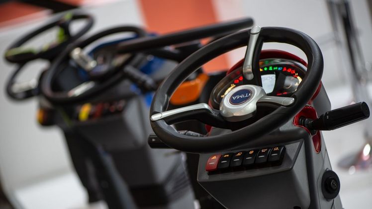 Auf dem Messegelände in Hannover dürften die Diskussion und das Interesse an den digitalen Lenk-, Fahr- und Bremssystemen deutlich an Fahrt aufnehmen. Bild: Agritechnica. Auf dem Messegelände in Hannover dürften die Diskussion und das Interesse an den digitalen Lenk-, Fahr- und Bremssystemen deutlich an Fahrt aufnehmen. Bild: Agritechnica.