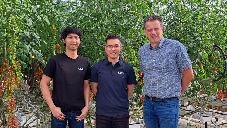Von links nach rechts: Ketut B. Putra - IoT and Automation Researcher bei Koidra, Kenneth Tran - CEO bei Koidra und Dirk Prins - Strategic Business Developer bei Priva. Bild: Priva.
