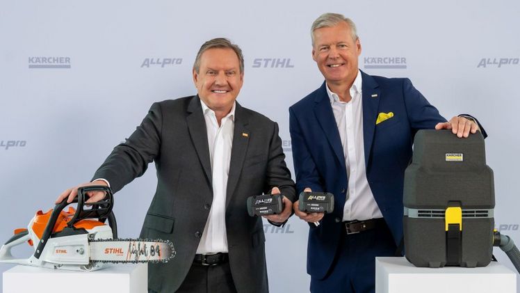 Michael Traub, Vorsitzender des Vorstands der STIHL AG und Hartmut Jenner, Vorsitzender des Vorstands der Alfred Kärcher SE & Co. KG. Bild: STIHL / Kärcher.