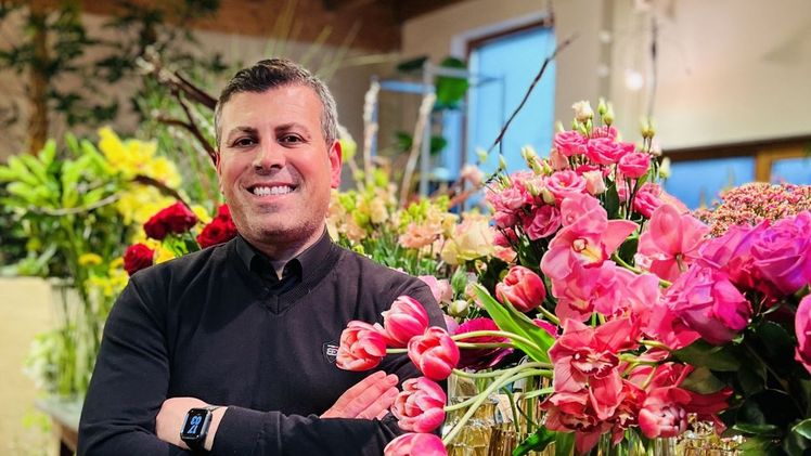 Florist Mehmet Yilmaz liebt den Frühling. Bild: Fleurop AG.