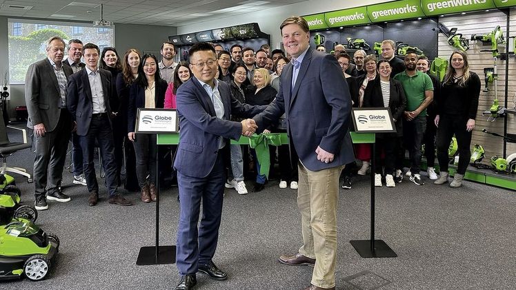 Links Yin Chen, Gründer und CEO von Globe Technolgies und Simon Del-Nevo, Präsident EMEA bei der Eröffnung des neuen Standorts. Bild: Globe Technolohies.
