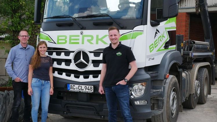 v. r.: Marius Kohl (BERK Recycling), Lena Manten, Marcus Trappe (beide Agrobusiness Niederrhein e.V.). Foto: Agrobusiness Niederrhein.