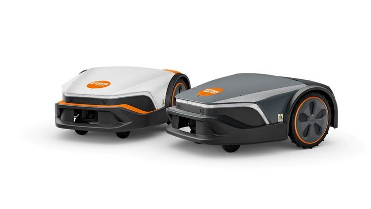Die iMOW-Mähroboter der neuen Generation von STIHL sind in zwei Varianten erhältlich. Über die Unterschiede im Design hinaus zeichnen sich die EVO-Modelle (rechts) durch ihre höhere Fahrgeschwindigkeit aus, was die aktive Mähzeit weiter verringert. Bild: STIHL.