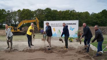 Spatenstich in großer Runde für das 6. Ostmann Gartencenter. Bild: GABOT.