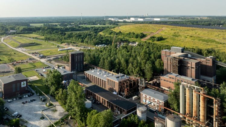 Blick über die ehemalige Dortmunder Kokerei Hansa in Richtung des entstehenden Kokereiparks, einem der Zukunftsgärten der IGA 2027. Foto: © Sebastian Hopp.