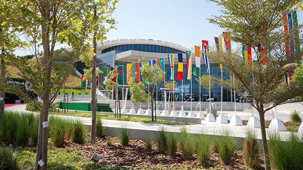 Das Hauptgebäude wurde vom Guinness-Buch der Rekorde als größtes begrüntes Dach der Welt mit einer Fläche von 4.031 Quadratmetern ausgezeichnet. Bild: AIPH/Expo 2023 Doha Qatar.