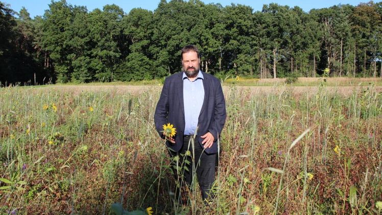 Durch die geplanten Einschränkungen sind die Landwirte am meisten gefährdet, die sich in den vergangenen Jahren und Jahrzehnten für den Gewässerschutz-, den Erhalt schützenswerter Landschaften und den Artenschutz eingesetzt haben. Bild: Landvolk.