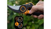 Die DualAction Gartenschere P981 ermöglicht präzises Schneiden bis 18 bzw. 26 mm und bietet einen besonders ergonomischen Rollgriff für ermüdungsarmes Arbeiten. Bild: Fiskars.