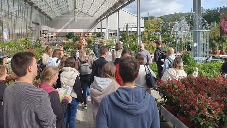 Mit dem Azubitag trägt der Verband der Garten-Center dazu bei, dass junge Menschen Spaß an einer Karriere in der Grünen Branche finden. Bild: VDG. 