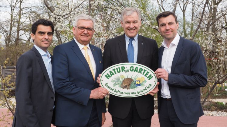Obmann Stellvertreter von „Natur im Garten“ LAbg. Bürgermeister Christian Gepp, „Natur im Garten“ Präsident und Präsident des Gemeindebundes Alfred Riedl, Landesrat Martin Eichtinger und „Natur im Garten“ Obmann Christian Rädler. Bild: „Natur im Garten“.