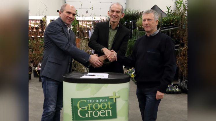 Unterzeichnung eines dreijährigen Sponsorenvertrags mit der Rabobank. 