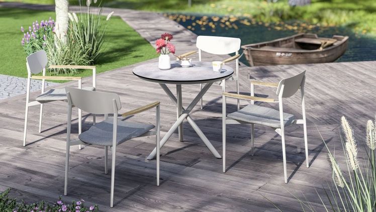 HORNET ist ein eleganter, einladender Dining-Sessel, der klare Linienführung mit hohem Sitzkomfort und Vielseitigkeit vereint. Bild: © ZEBRA.