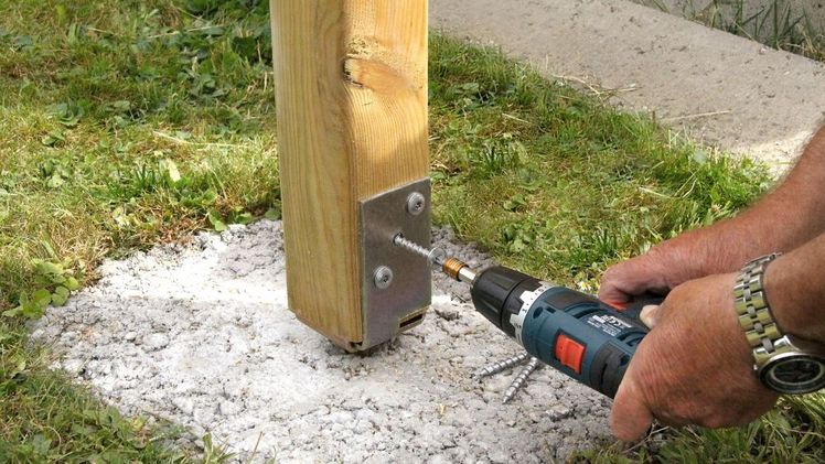 Für die sichere Verbindung bei statisch relevanten Holzkonstruktionen im Außenbereich sorgt die HECO-TOPIX-plus Pfostenschraube mit großem Tellerkopf. Bild: HECO. 