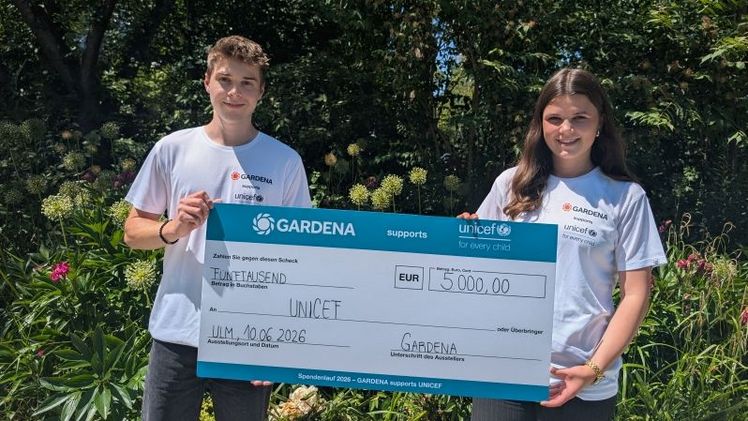 „Ich habe selten erlebt, dass eine Initiative so aus dem Herzen kommt", betont Maha Elkharbotly, Präsidentin von GARDENA. „Diese Kolleginnen und Kollegen haben nicht gewartet – sie haben einfach gehandelt. Das ist genau die Haltung, die GARDENA ausmacht. Deshalb war für mich klar: Wir als Unternehmen stocken den Betrag auf insgesamt 5.000 Euro auf." Bild: © GARDENA.