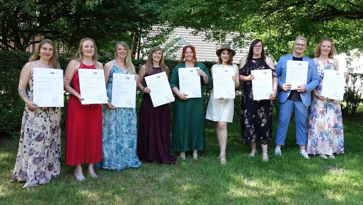 Felina Bender, Neuss, Anjana Geldsetzer, Gevelsberg, Adina Caroline Jendreicik, Herten, Ann-Kathrin Kiekel, Wesel, Sebastian Löwe, Wuppertal, Melanie Pree, Dülmen, Lisa Prinz, Ahaus, Janine Schönfeld, Wendeburg, Sophia Wegener, Lüdinghausen. Bild: FDF.