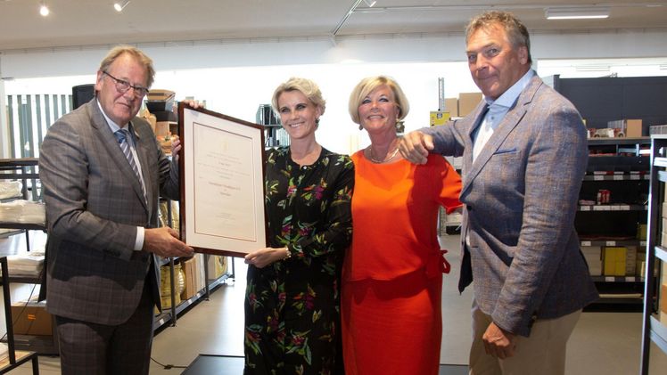 Verleihung des Prädikats "Königlich" durch Jaap Smit. Bild: Paardekooper Group.