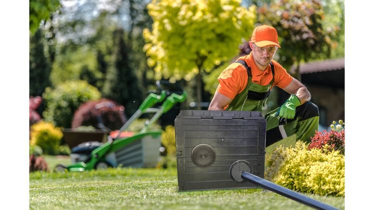 Die neue ROM-Box GALA aus 100 % recycelbarem Polypropylen überzeugt durch ihr geringes Gewicht und kompakte Abmessungen. Sie lässt sich von einer Person bequem versetzen und einbauen. Bild: ROMOLD.