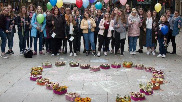 Floristen-Azubi-Flashmob in der Dortmunder City. Bild: FDF.