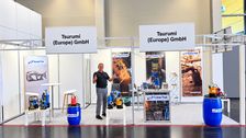 Kleiner Stand, viel dahinter: Der japanische Pumpenhersteller Tsurumi gilt als Weltmarktführer in seinem Bereich. Links offene Pumpen für den Technikblick ins Innere. Foto: Tsurumi.