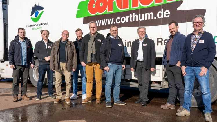 Die Referenten zusammen mit der Geschäftsführung der Firma corthum, inklusive Außendienst. Bild: Petra Reidel.