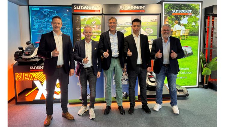 v.l.n.r. Ralf-Peter Matthies, Torsten Bollweg, Holger Wachholtz, Terry Ma, Horst Martens. Bild: Sunseeker.