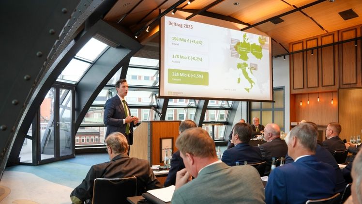 Dr. Schönbach erläutert das Geschäftsjahr 2025. Bild: VEREINIGTE HAGEL.