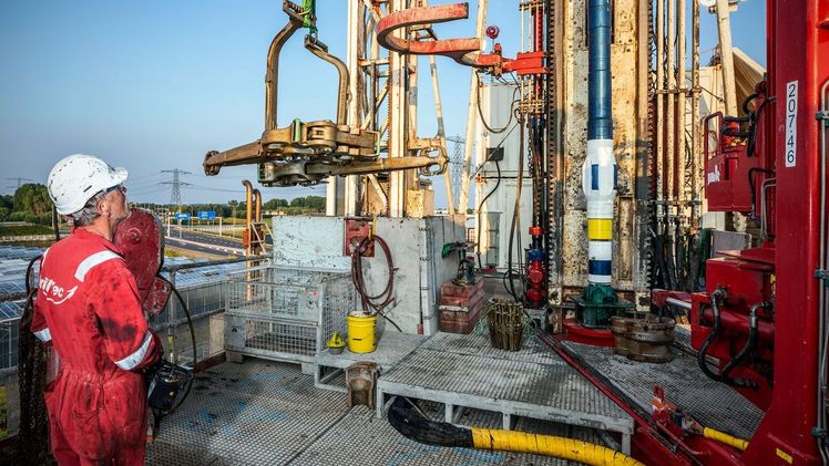 Die Arbeiten an der Bohrstelle haben bereits begonnen. Bild: Carel Kramer.