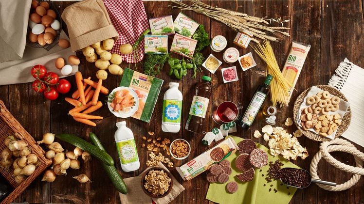 Im dauerhaft verfügbaren Sortiment von Lidl Schweiz sind rund 300 Bio-Produkte erhältlich.  Bild: Lidl Schweiz.