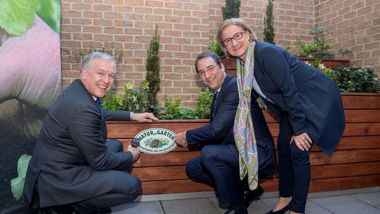 Landesrat Martin Eichtinger, Botschafter Nikolaus Marschik und Landeshauptfrau Johanna Mikl-Leitner. Bild: NLK Filzwieser.