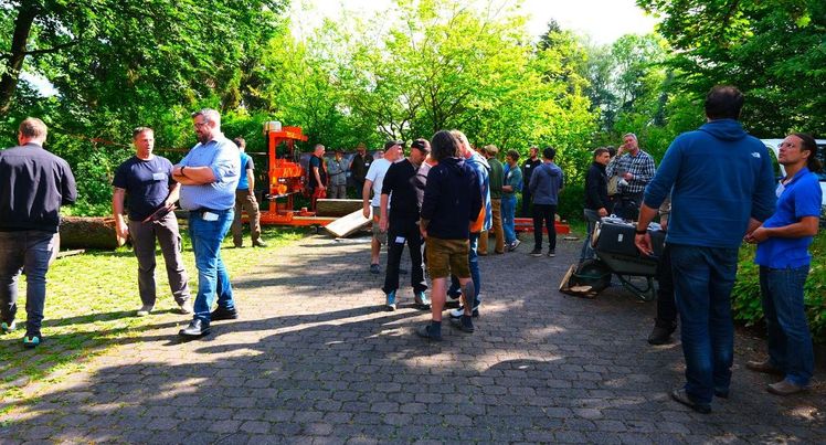 Der Andrang war groß bei der Baumpflegefachmesse in Grünberg. Bild: FgB/Cremer.