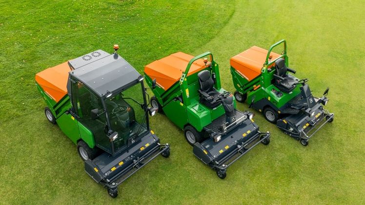 Durch die frische Farbgebung in Grün-Orange erhält die AMAZONE Kommunaltechnik nicht nur eine markante optische Veränderung, sondern auch eine neue dynamische Linienführung. Bild: AMAZONE.