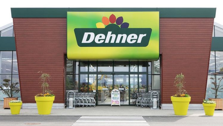 Außenansicht des Dehner Garten-Centers Neunkirchen. Bild: Katharina Fröschl-Roßboth.