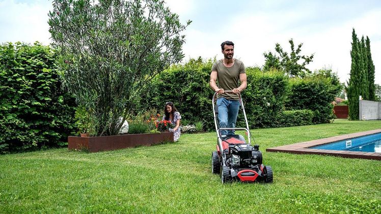 2020_PM_BSLLC_575iSi_675iSi_Launch Briggs & Stratton LLCDas Angebot bei Motoren mit integrierter InStart-Technologie iSi wird erweitert. Mit den neuen Modellen 575iSi und 675iSi verfügen jetzt auch Aggregate des mittleren Marktsegments über einen fest eingebauten Lithium-Ionen-Akku. Bild: Briggs & Stratton.