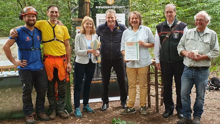 Husqvarna-Partner Bienenbotschaft erhält Auszeichnung. Bild: Husqvarna.