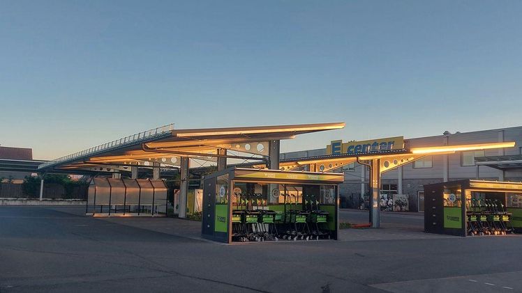 Auf dem Parkplatz des EDEKA Center Hanekamp  wird erstmals eine Solarcarport-Anlage errichtet. Bild: EDEKA Minden-Hannover.