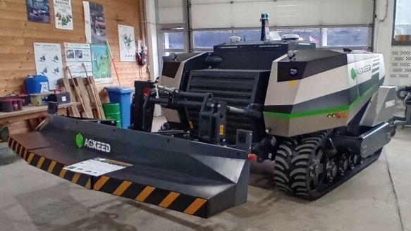 Der Traktor der Zukunft? Das universelle Trägerfahrzeug kann landwirtschaftliche Geräte mit drei Meter Arbeitsbreite bewegen. Bild: LfL.